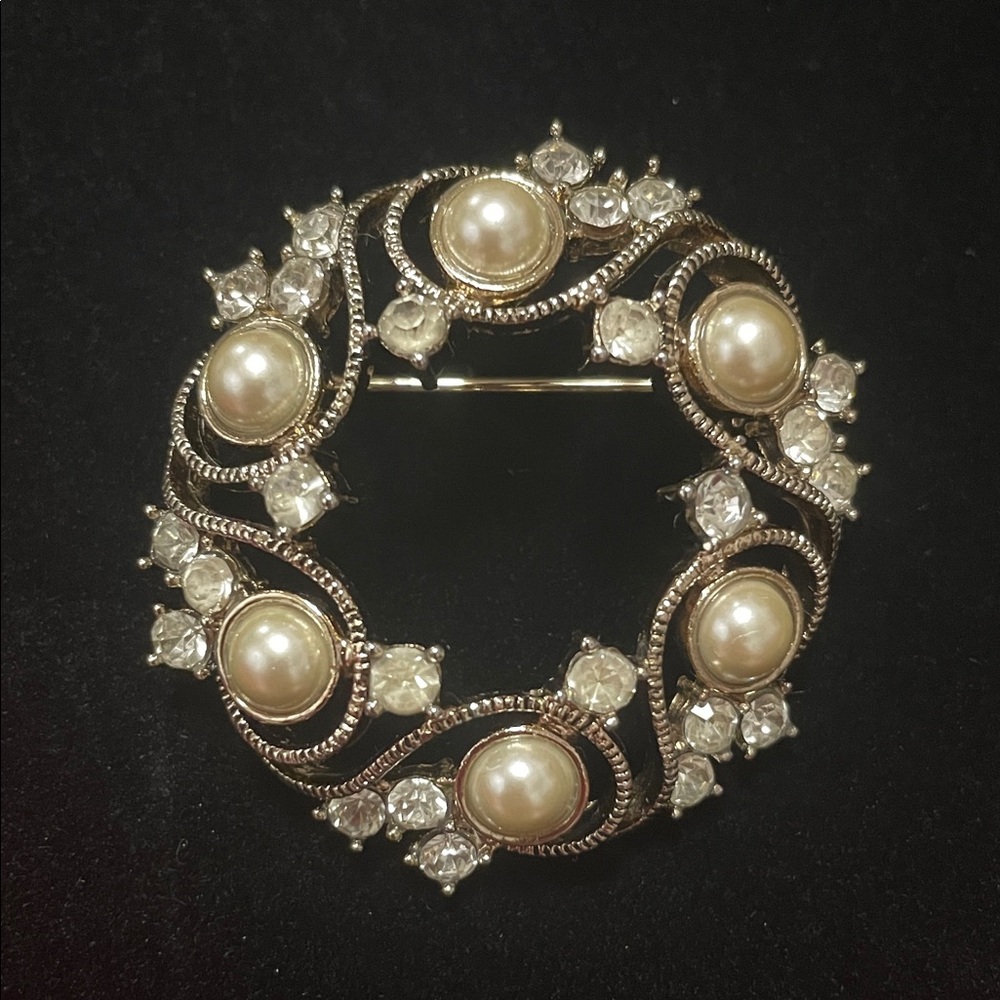 VINTAGE MONET BROOCH